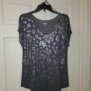 EUC Women's Apt. 9 Ombre Silver Leopard 🐆 Shirt